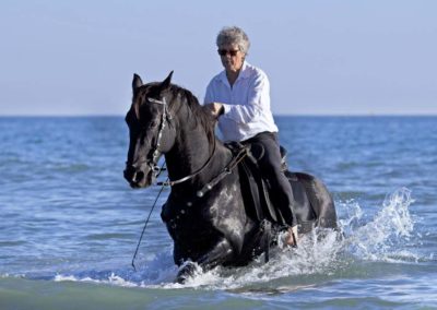 lady-on-horse-at-the-beach