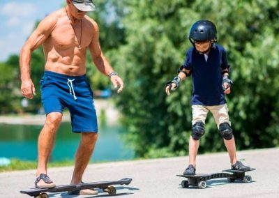 senior-man-and-little-boy-on-skateboards